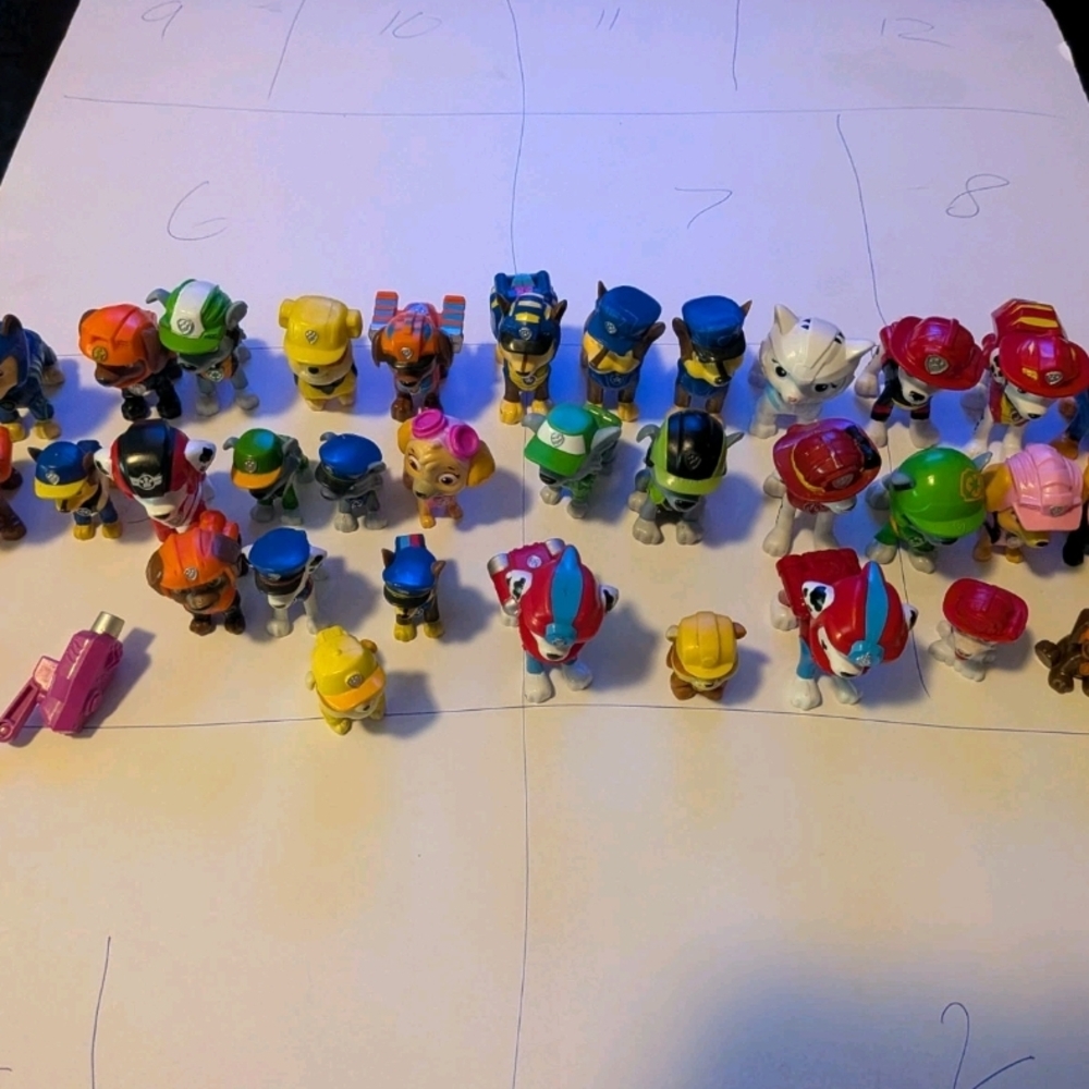 Lot Of 39 Paw Patrol Mini Figure Set - Assorted Colors